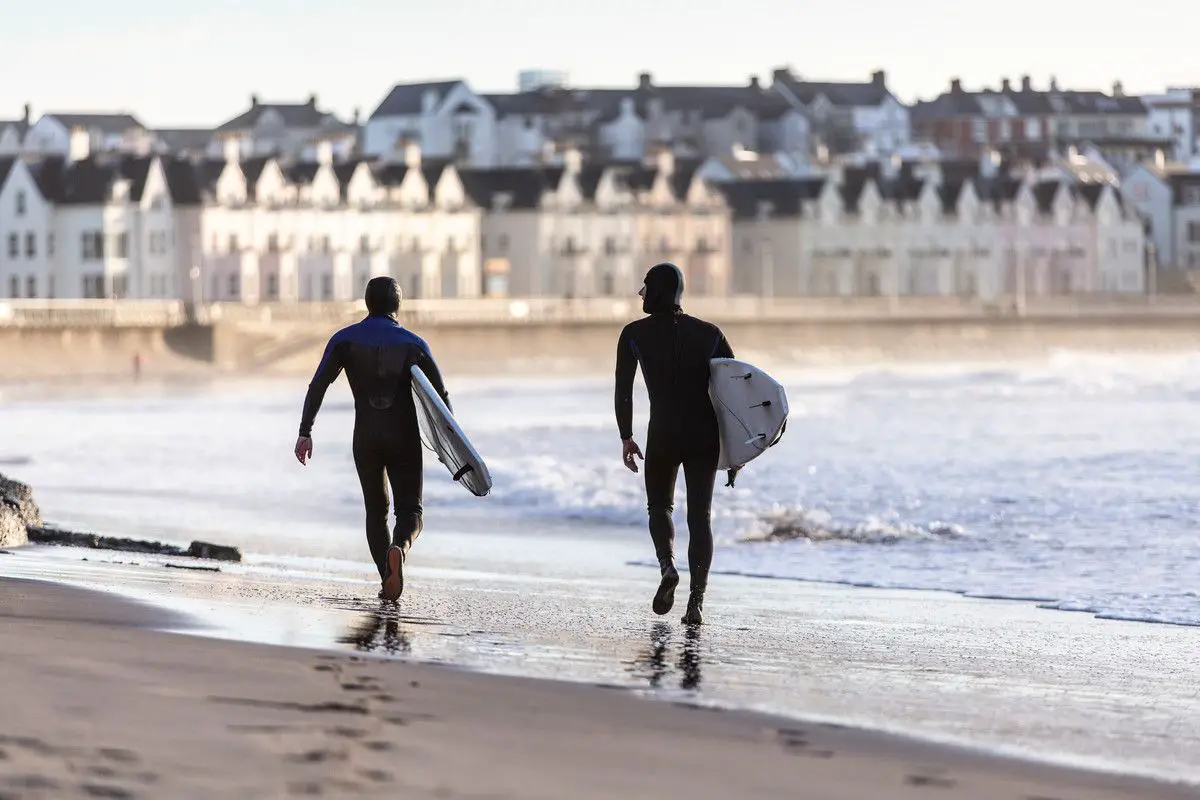 West-Strand-Portrush-surfers-walking