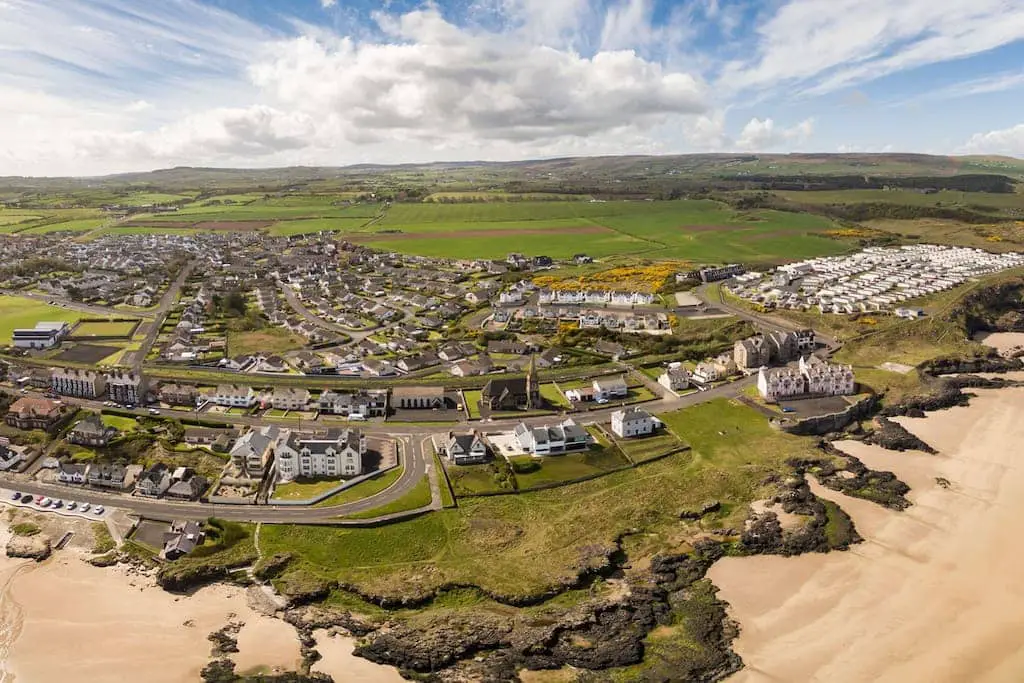 cASTLEROCK-FROM-THE-AIR (1)
